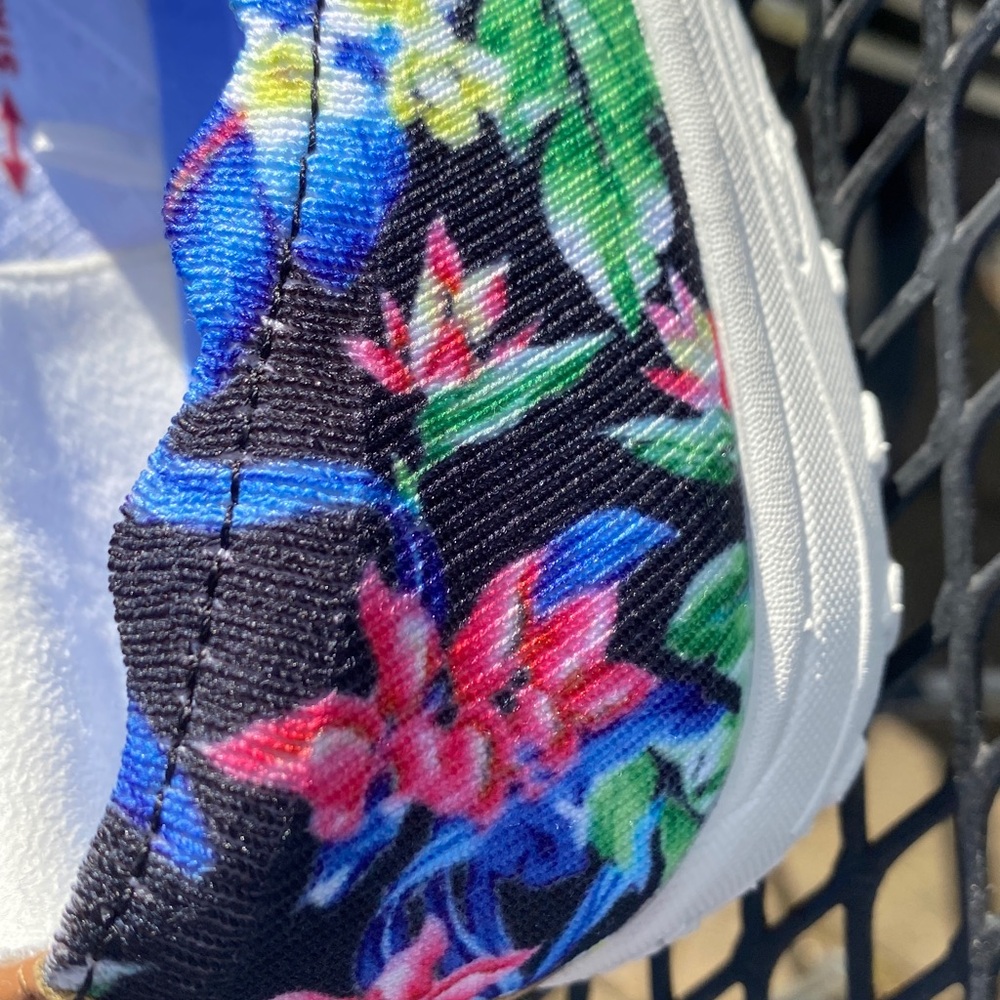 New Skechers Women's Floral Slip-On Flats - Black Multi Floral 7 - Picture 8 of 11